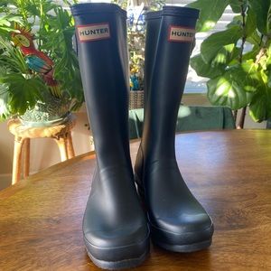 Hunter Original Big Kids Rain Boots - navy blue. Size 3 boys 4 girls